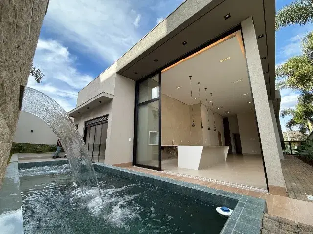Casa à venda em Granja Marileusa, Uberlândia — foto principal