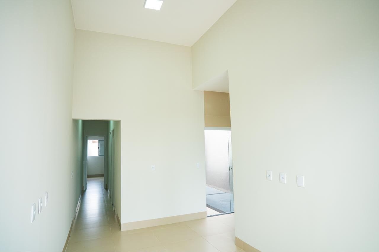 Casa à venda em Jardim Holanda, Uberlândia — foto principal