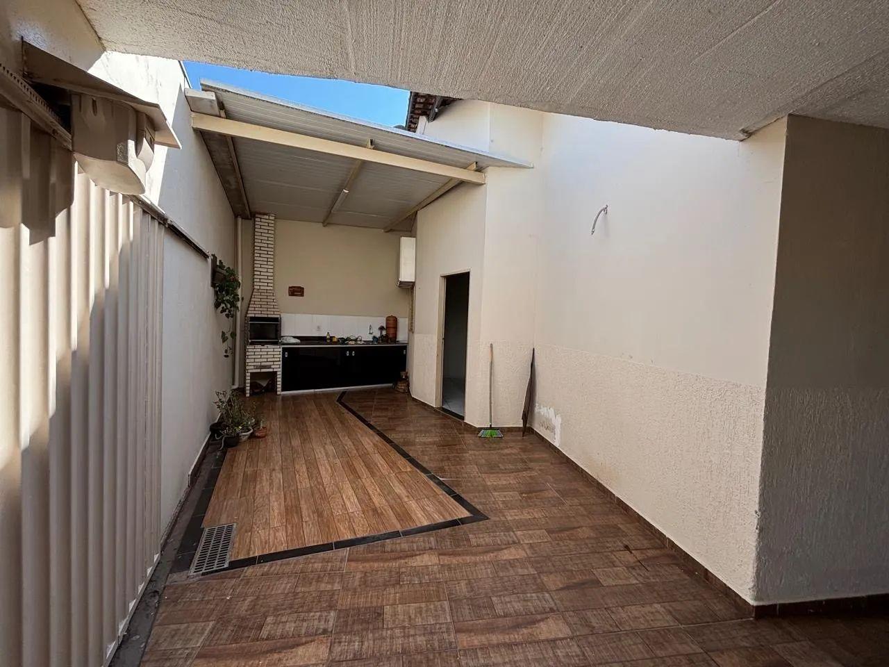 Casa à venda em Luizote de Freitas, Uberlândia — foto principal