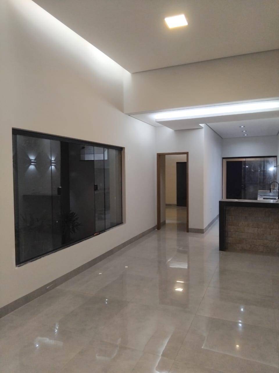 Casa padrão à venda em Shopping Park, Uberlândia — foto principal