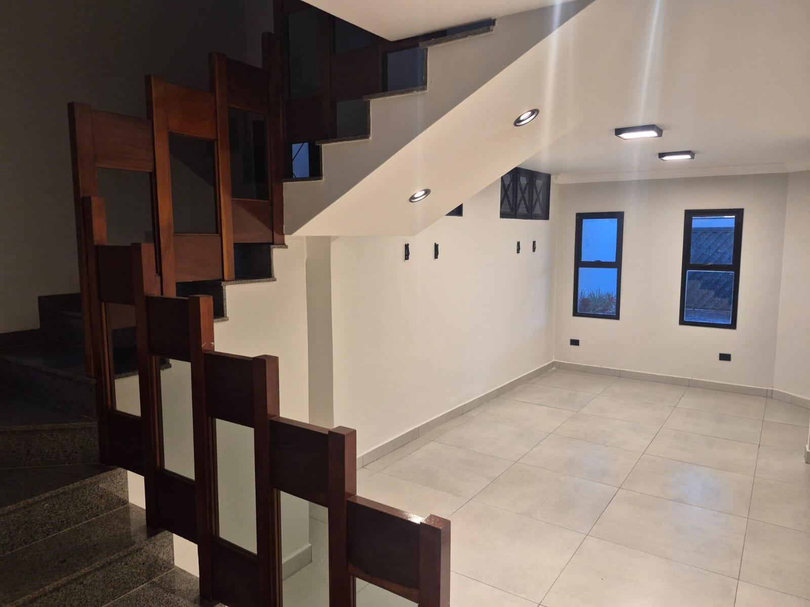 Sobrado à venda em Presidente Roosevelt, Uberlândia — foto principal