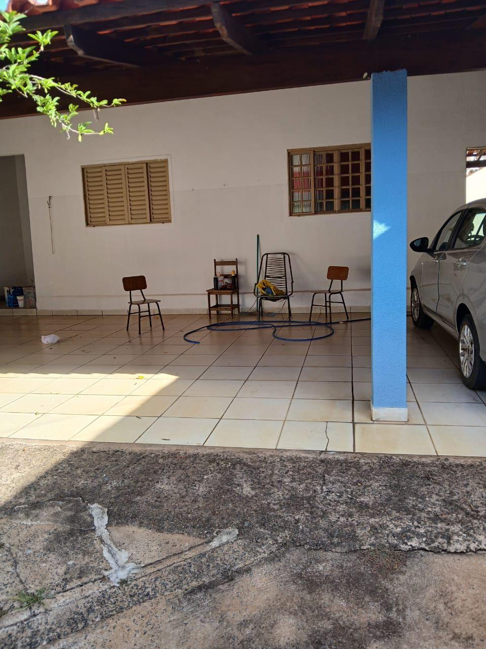 Casa à venda em Jardim das Palmeiras, Uberlândia — foto principal