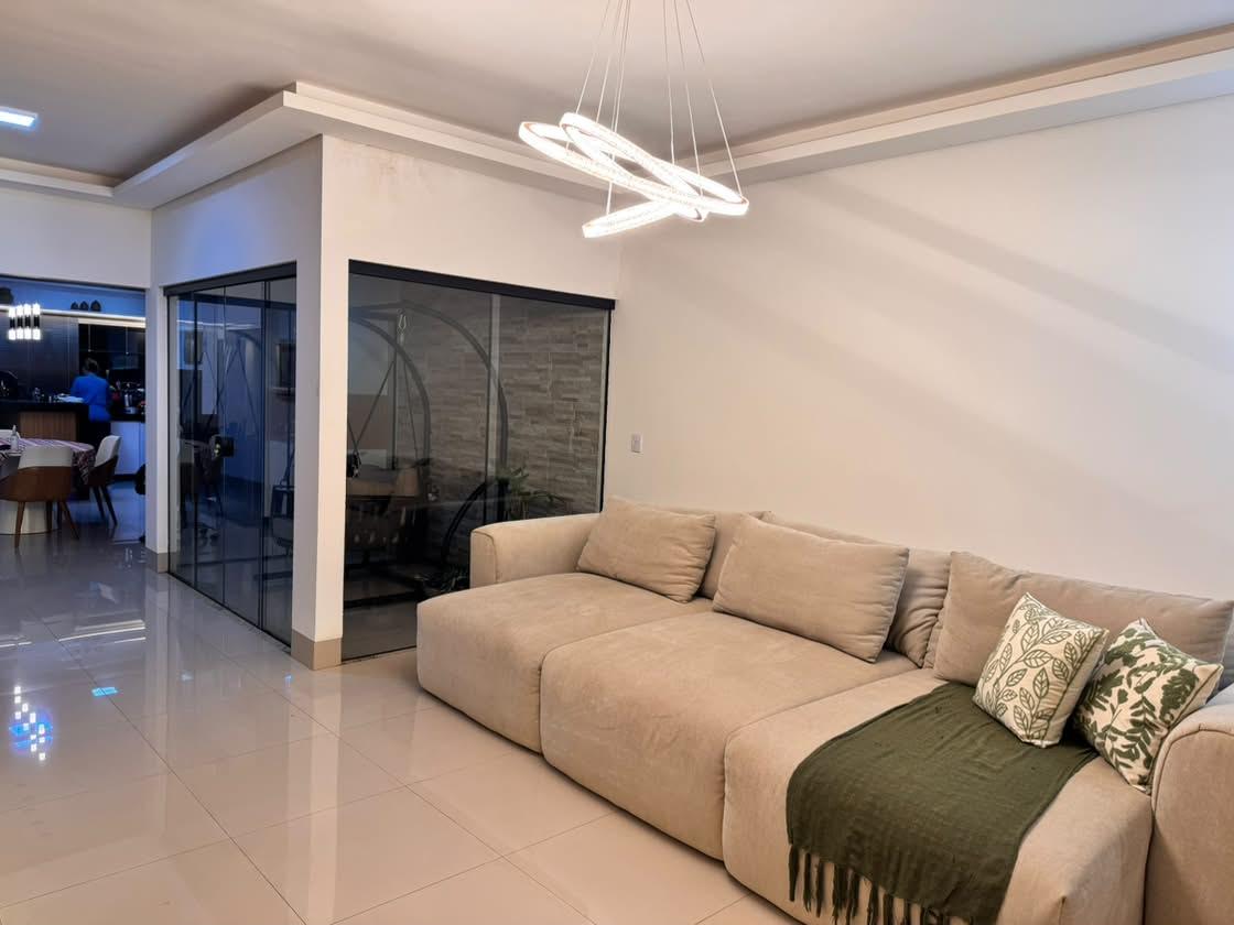 Casa à venda em Jardim Holanda, Uberlândia — foto principal