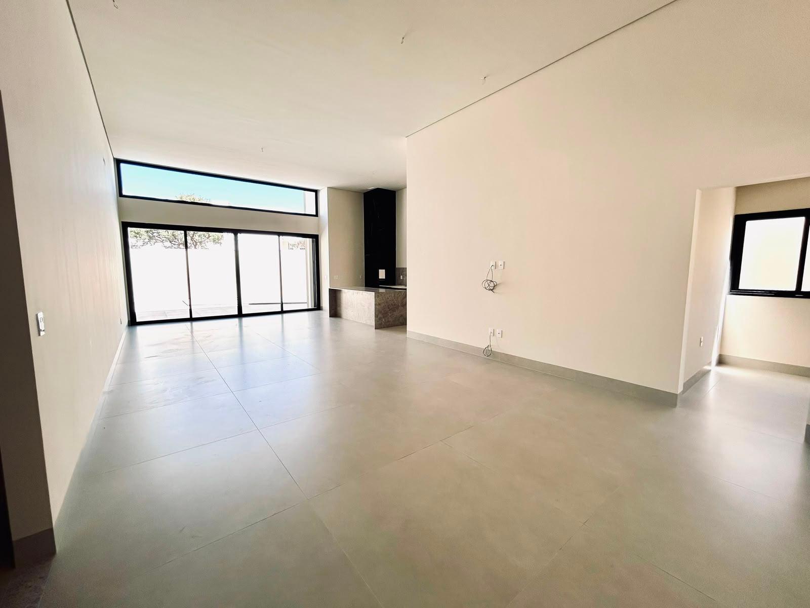 Casa à venda em Laranjeiras, Uberlândia — foto principal