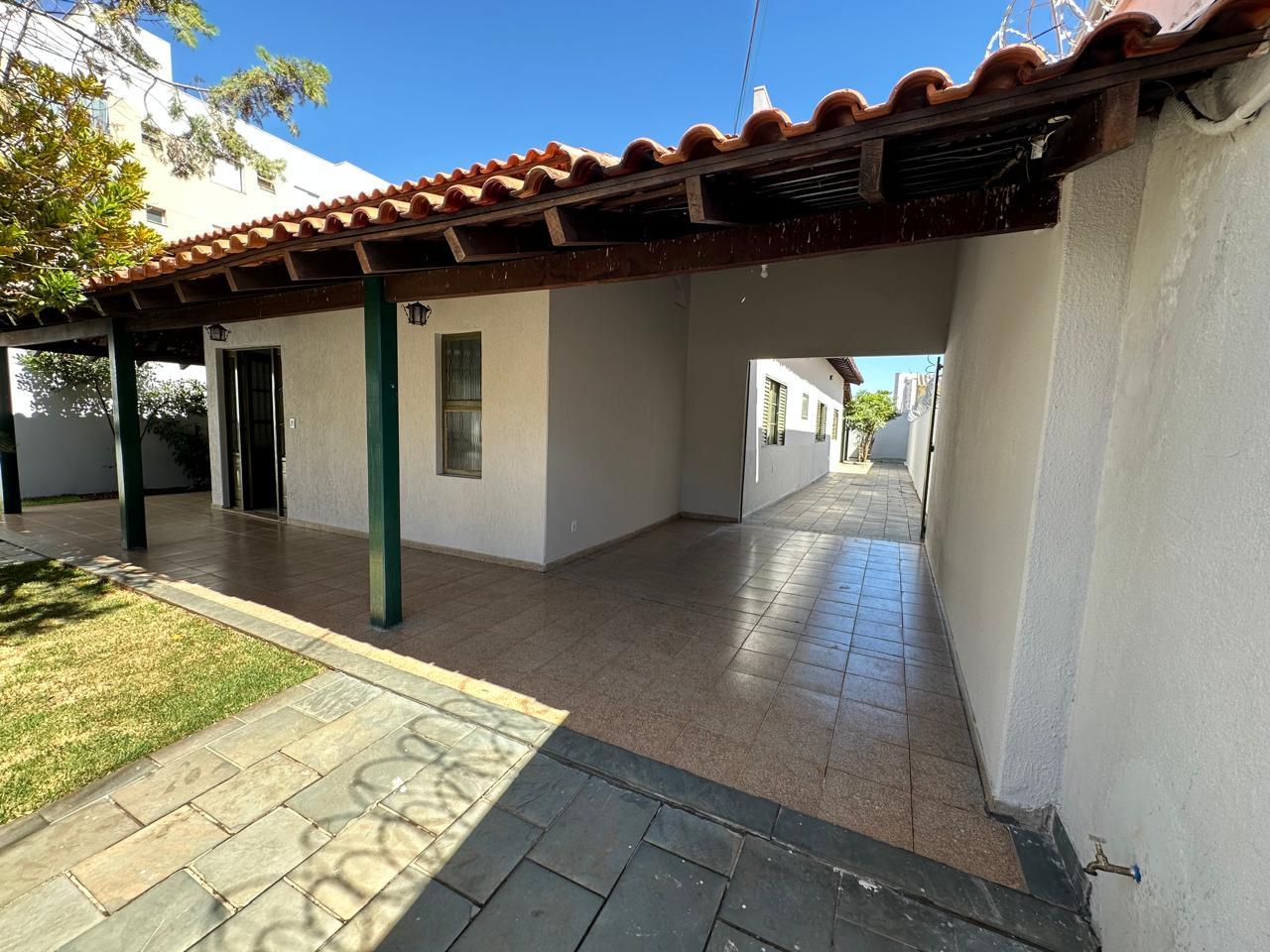 Casa à venda em Santa Mônica, Uberlândia — foto principal