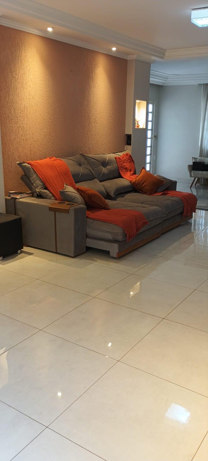Casa à venda em Vigilato Pereira, Uberlândia — foto principal