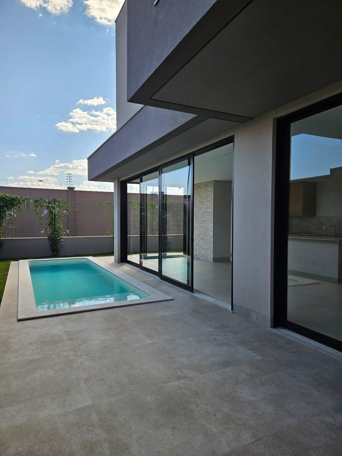 Casa à venda em Jardim Inconfidência, Uberlândia — foto principal