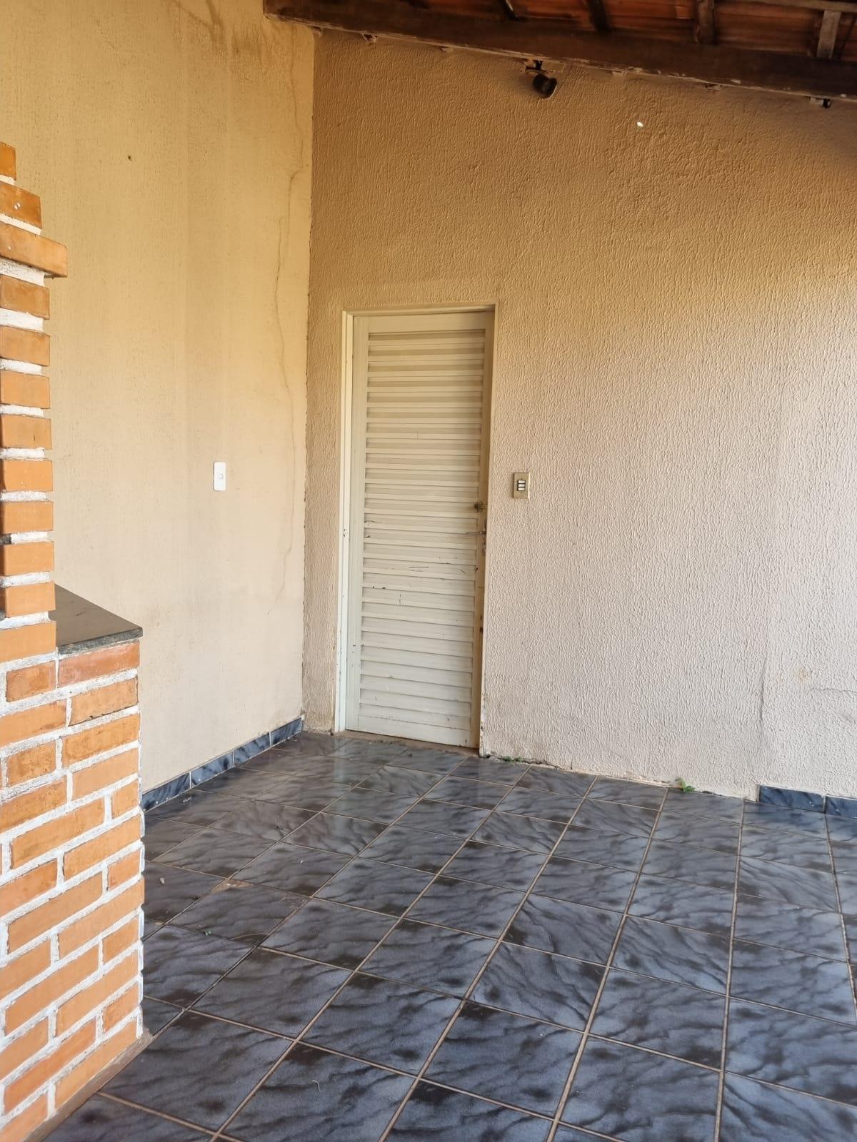 Casa à venda em Granada, Uberlândia — foto 2