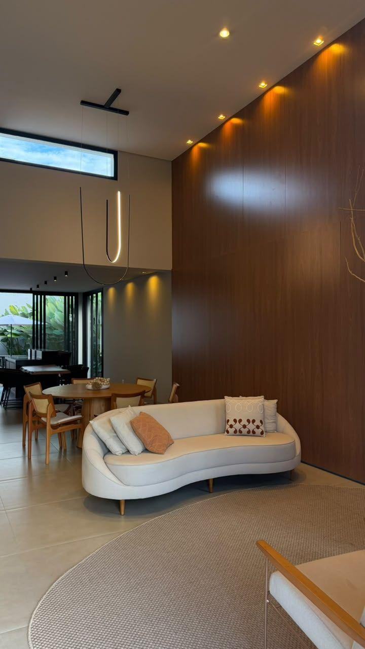 Casa à venda em Laranjeiras, Uberlândia — foto principal