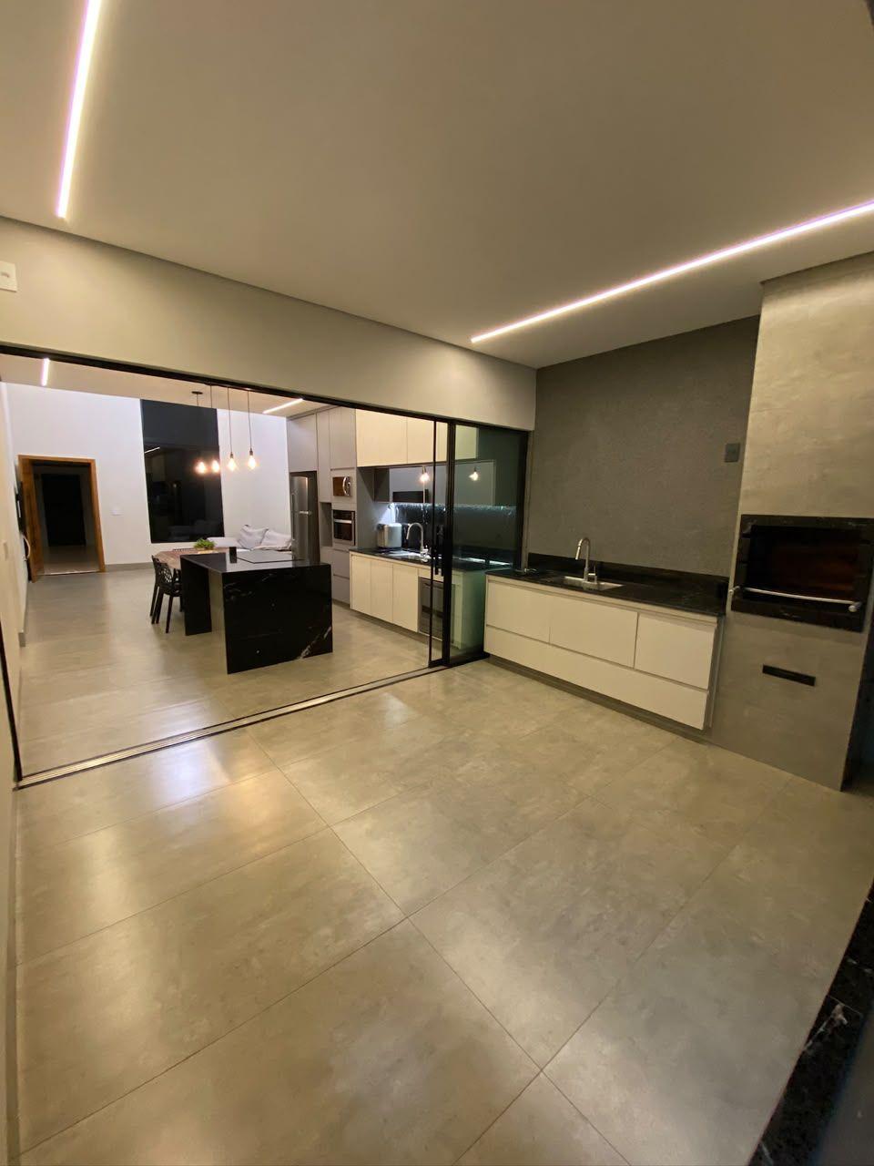 Casa à venda em Jardim Patrícia, Uberlândia — foto principal