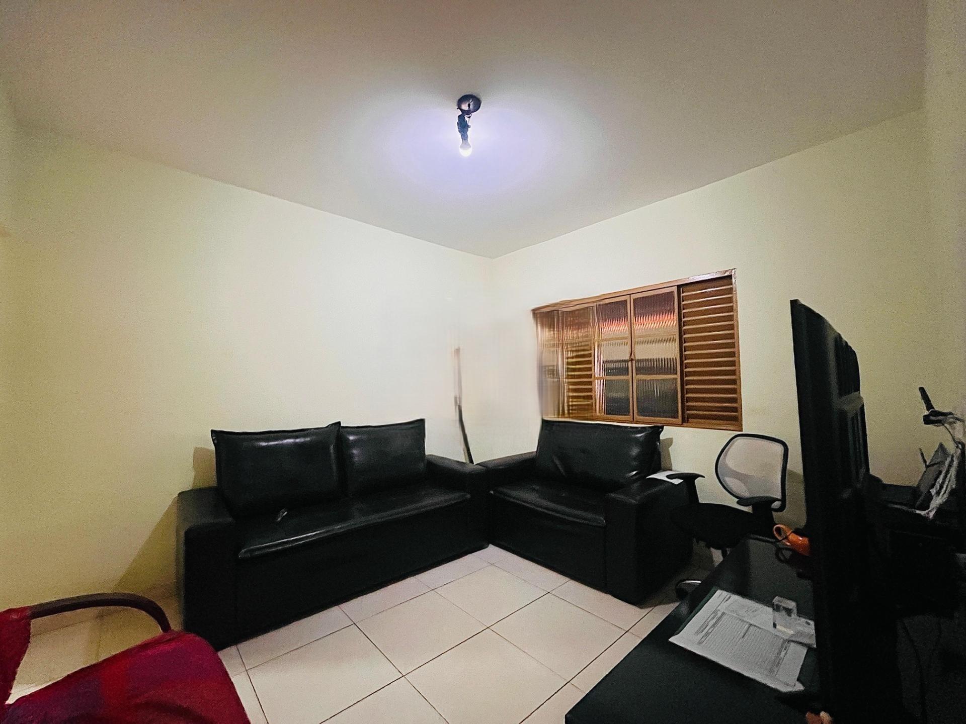 Casa padrão à venda em Jardim das Palmeiras, Uberlândia — foto principal