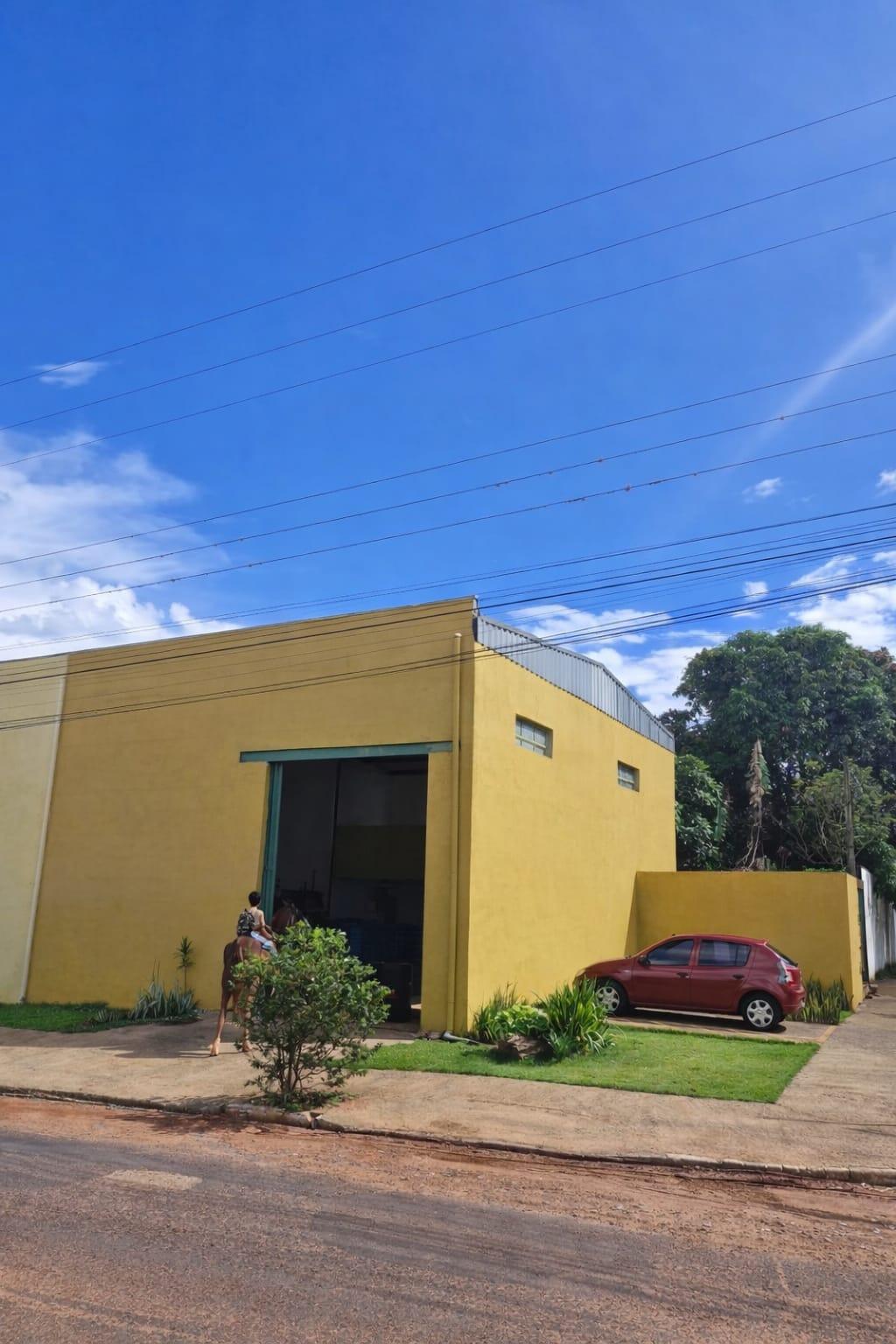 Galpão comercial à venda em Morada Nova, Uberlândia — foto principal