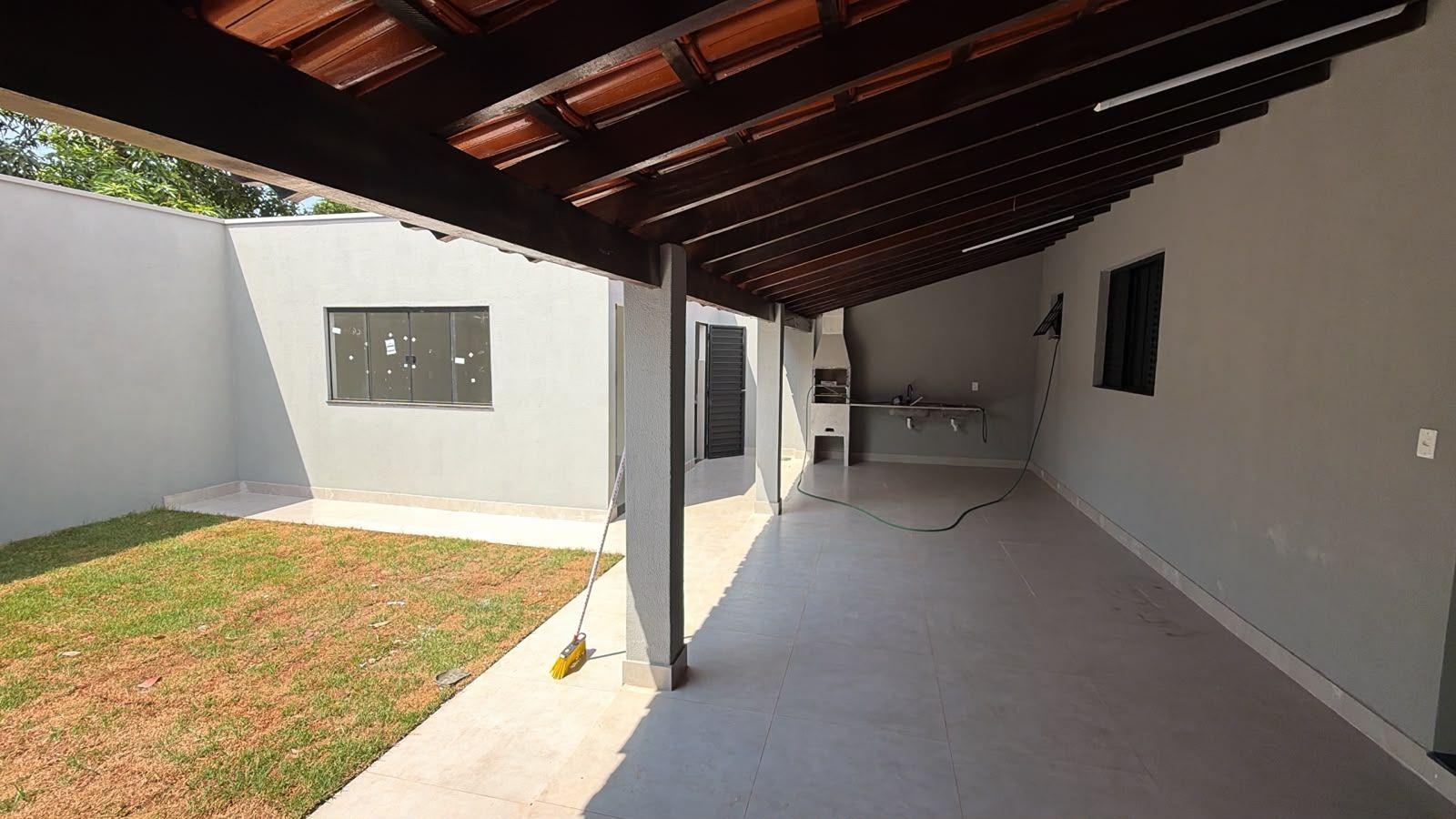 Casa à venda em Taiaman, Uberlândia — foto principal
